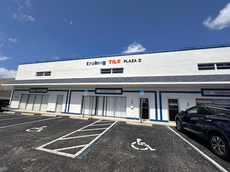 More Photos Of 4516 SE 16th Pl, Cape Coral Showroom For Lease