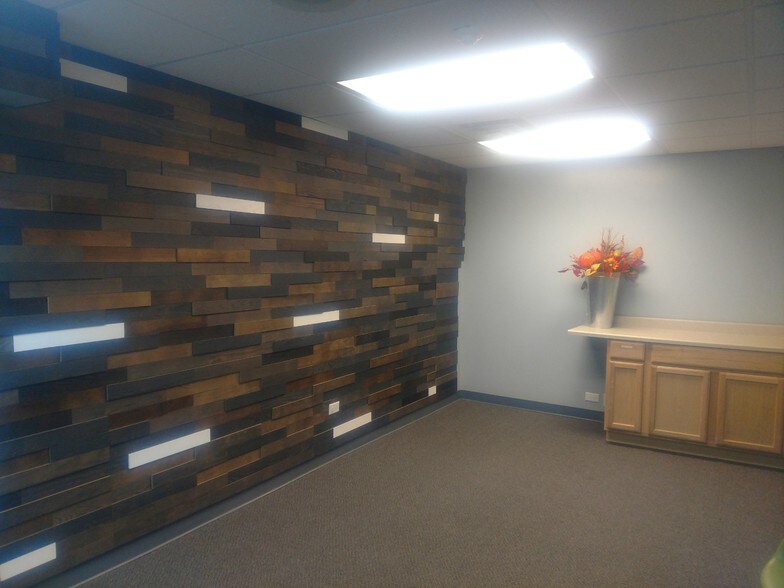 More Photos Of 5400-5406 W Devon Ave, Chicago Storefront Retail Office For Lease