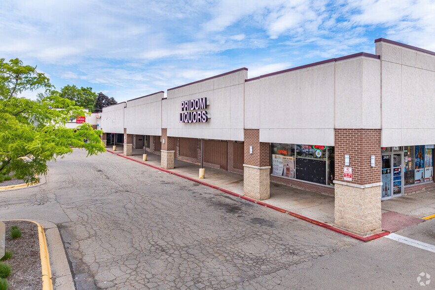 More Photos Of 2500 S Alpine Rd, Rockford Unknown For Lease