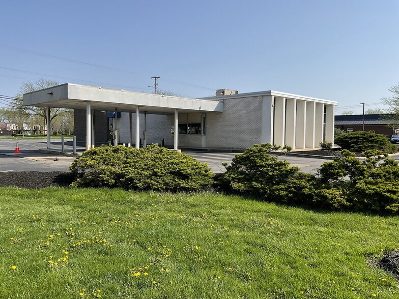 More Photos Of 721 E Dixie Dr, Dayton Bank For Lease