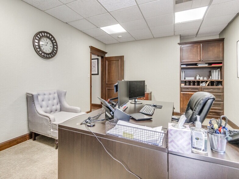 More Photos Of 2425 Wilcox Dr, Norman Office For Sale