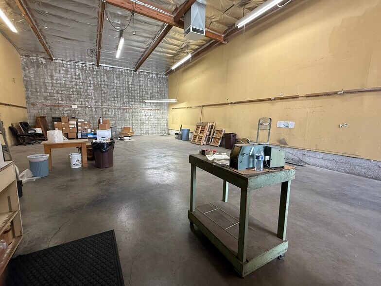 More Photos Of 12846-12955 Arroyo St, Sylmar Warehouse For Sale