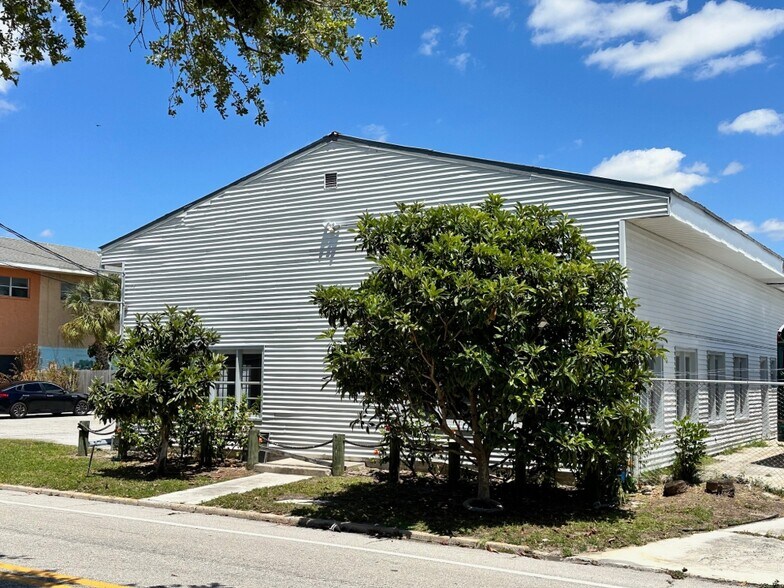More Photos Of 1236 Central Ave, Sarasota Warehouse For Lease