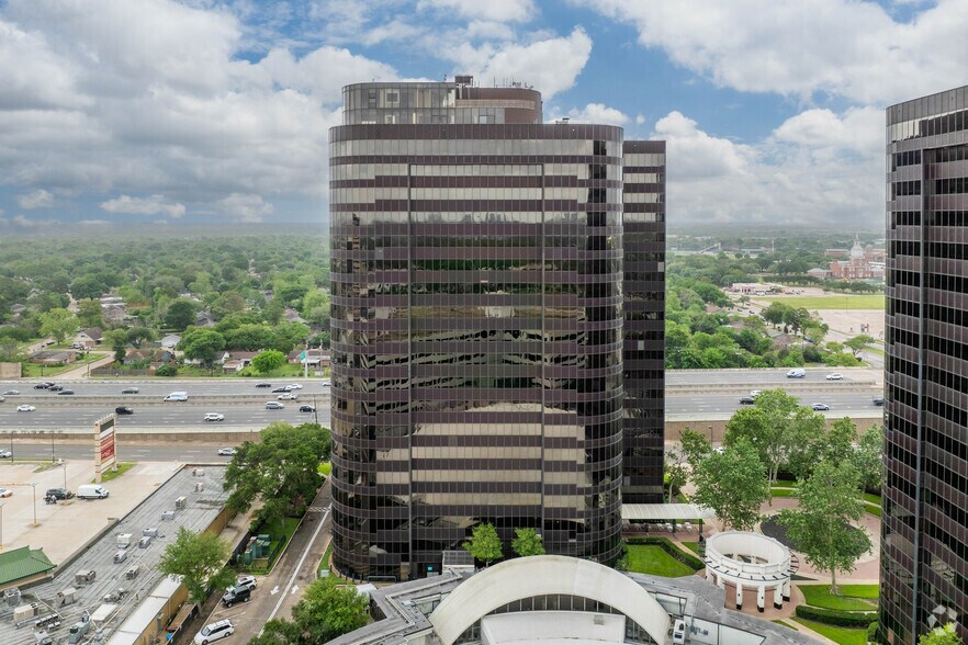 More Photos Of 7322 Southwest Fwy, Houston Office For Lease