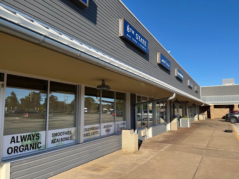 More Photos Of 6103 W Mequon Rd, Mequon Unknown For Lease