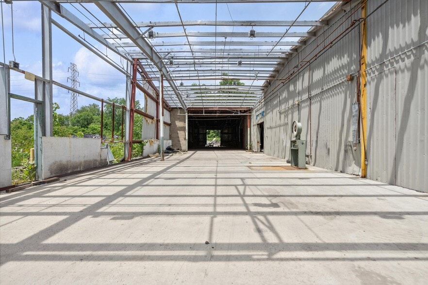 More Photos Of 724 N Irwin St, Dayton Warehouse For Sale