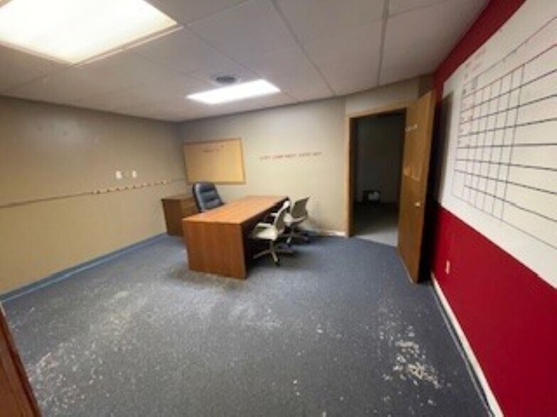More Photos Of 1600 N Main St, Georgetown Industrial For Sale