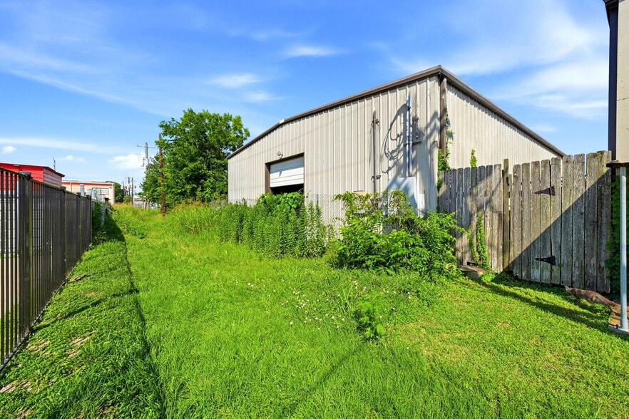 More Photos Of 1307 Illinois Ave, South Houston Warehouse For Sale