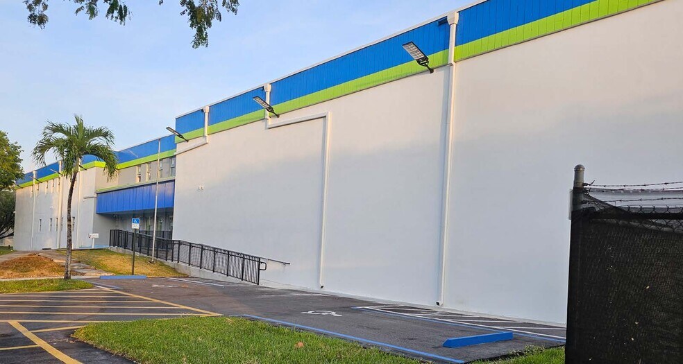 More Photos Of 8800 NW 15th St, Miami Warehouse For Lease