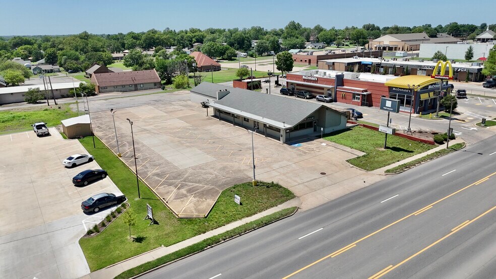 More Photos Of 2120 N 14th St, Ponca City Freestanding For Lease