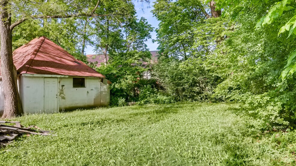 More Photos Of 231 N Milwaukee Ave, Wheeling Freestanding For Lease