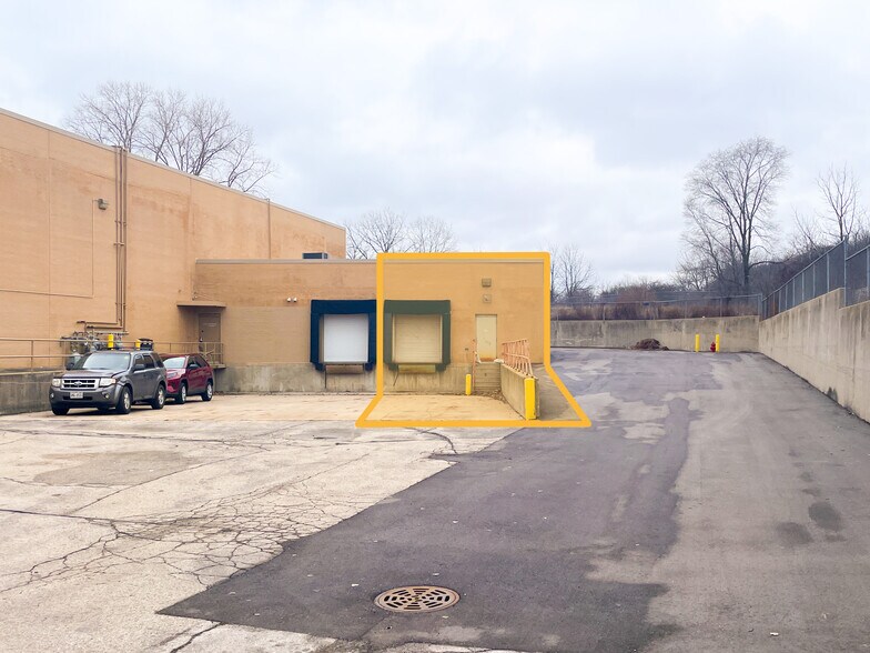 More Photos Of 8600-8604 W Brown Deer Rd, Milwaukee General Retail For Sale