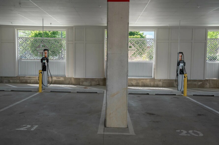 More Photos Of 501 S Capitol Ave, Lansing Office For Sale