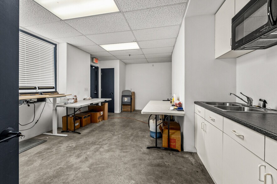 More Photos Of 2575 Fortune Way, Vista Warehouse For Lease