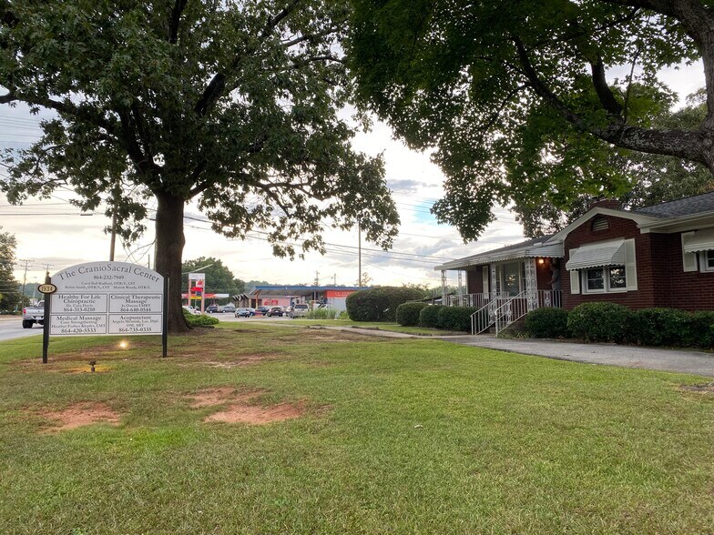 More Photos Of 1934 N Pleasantburg Dr, Greenville Medical For Lease