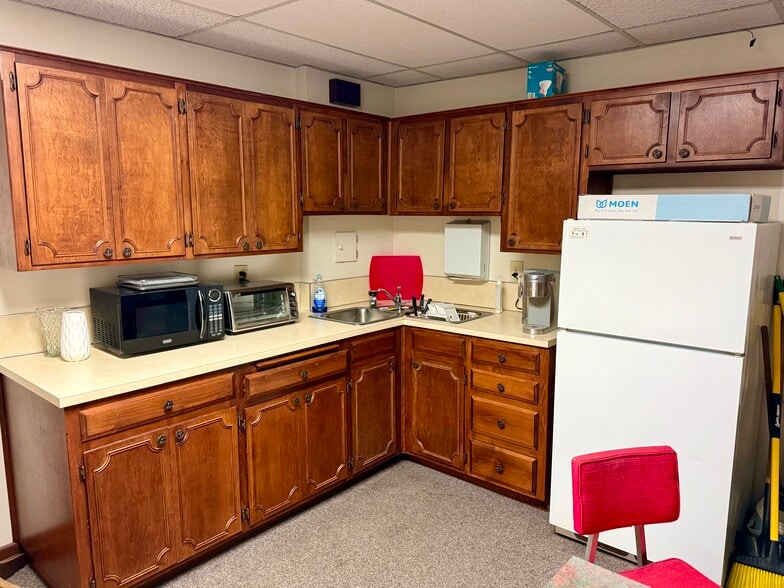 More Photos Of 8811 NE Sandy Blvd, Portland Freestanding For Sale