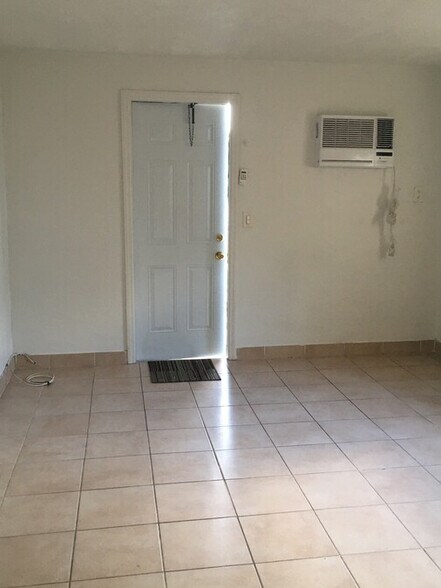 More Photos Of 24 SW 13th St, Dania Beach Apartments For Sale
