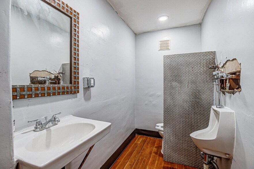 More Photos Of 216 E Main St, Batavia Storefront Retail Residential For Sale