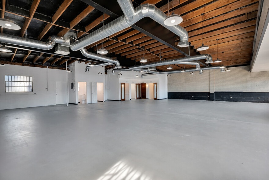 More Photos Of 901 N Maclay Ave, San Fernando Freestanding For Lease