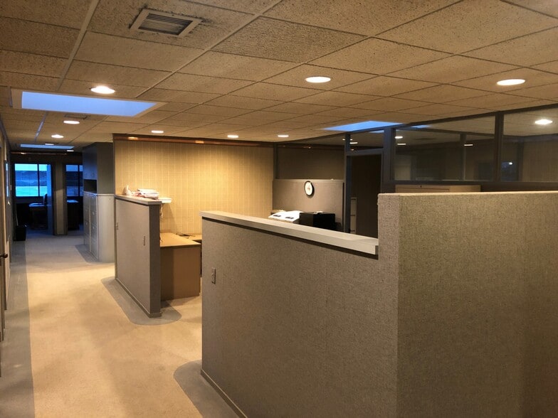 More Photos Of 18285 E 10 Mile Rd, Roseville Medical For Sale