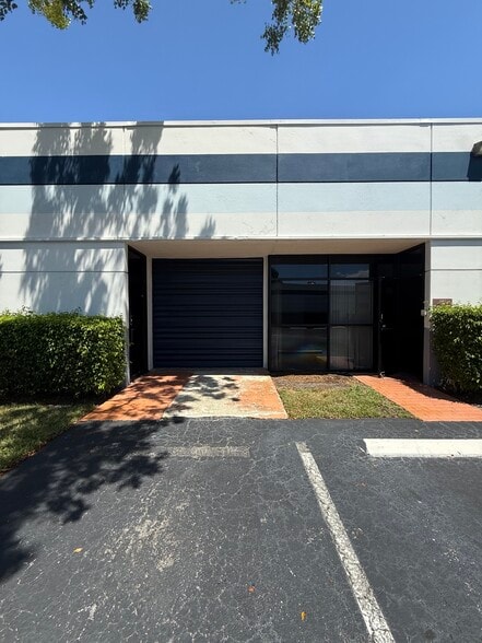 More Photos Of 602 S Military Trl, Deerfield Beach Unknown For Lease