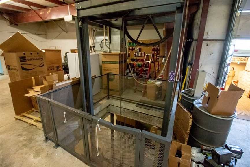 More Photos Of 720 S Westwood Blvd, Poplar Bluff Showroom For Sale