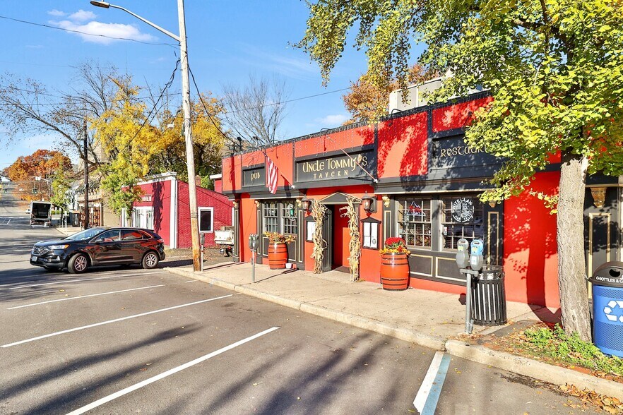 More Photos Of 33-35 W Central Ave, Pearl River Restaurant For Lease
