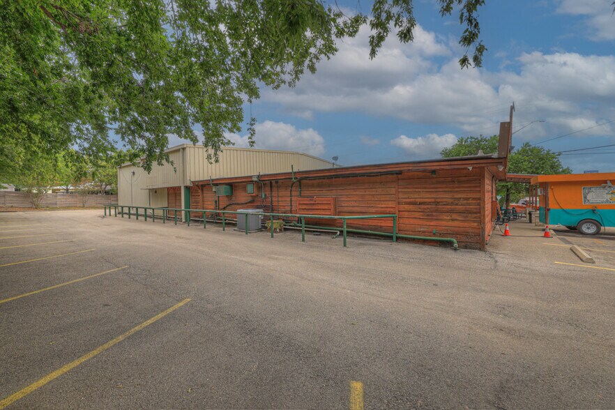 More Photos Of 1390 McQueeney Rd, New Braunfels Sports And Entertainment For Sale