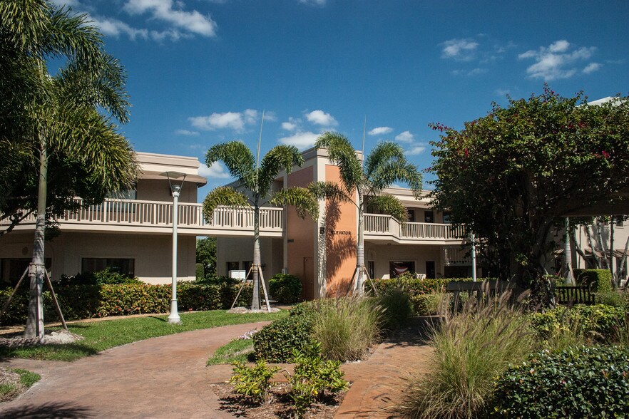 More Photos Of 4077-4089 Tamiami Trl N, Naples Medical For Lease