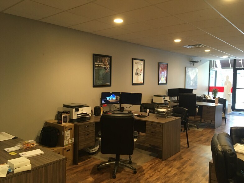 More Photos Of 140 E Main St, Huntington Storefront Retail Office For Lease