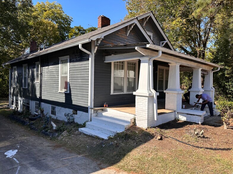 More Photos Of 404 S Greenwood St, Lagrange Light Distribution For Lease