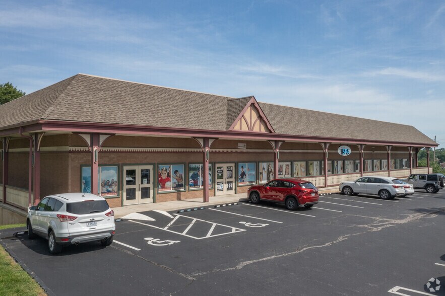 More Photos Of 4451 Telegraph Rd, Oakville Office For Sale