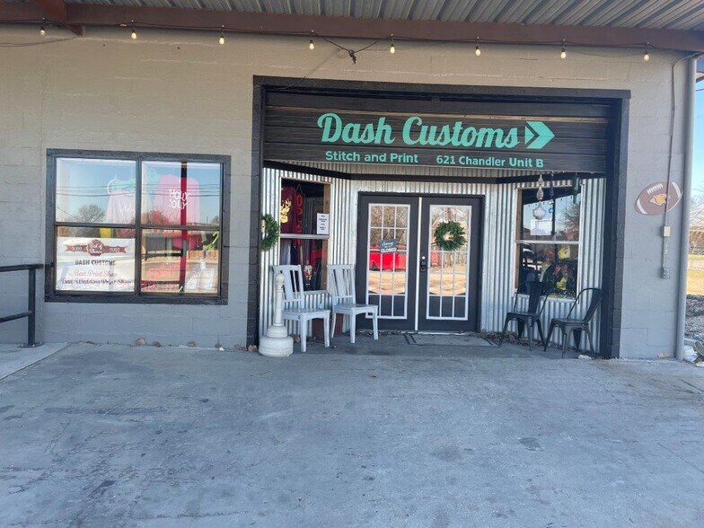 More Photos Of 621 Chandler St, Blanco Bar For Lease