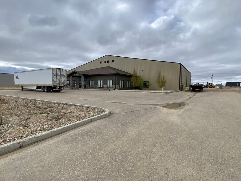 More Photos Of 6847 66 St, Lloydminster Manufacturing For Lease