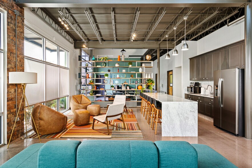 More Photos Of 7330 Exchange Dr, Orlando Warehouse For Sale