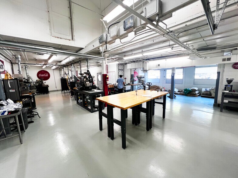 More Photos Of 1050 SE 33rd Ave, Minneapolis Warehouse For Lease