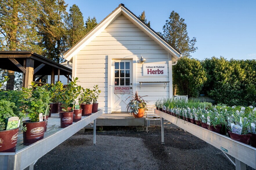 More Photos Of 1355 N Barlow St, Cornelius Winery Vineyard For Sale