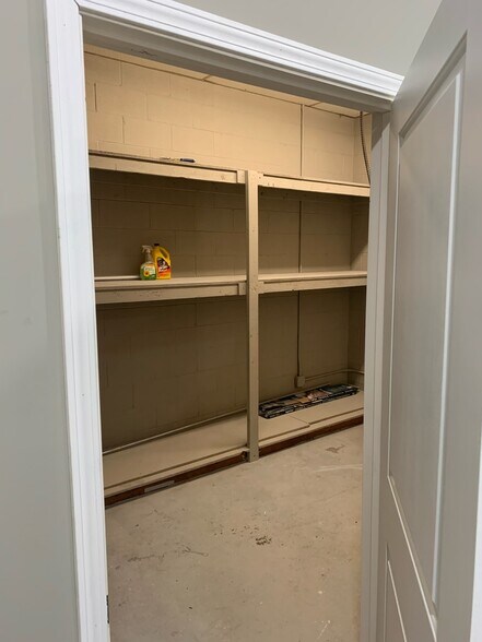 More Photos Of 101-111 Alpine Rd, Rockford Freestanding For Lease