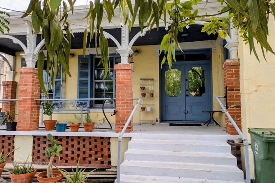 More Photos Of 828 E 15th St, Brownsville Office For Sale