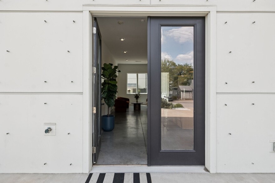 More Photos Of 2517 White Ave, Nashville Office Residential For Sale