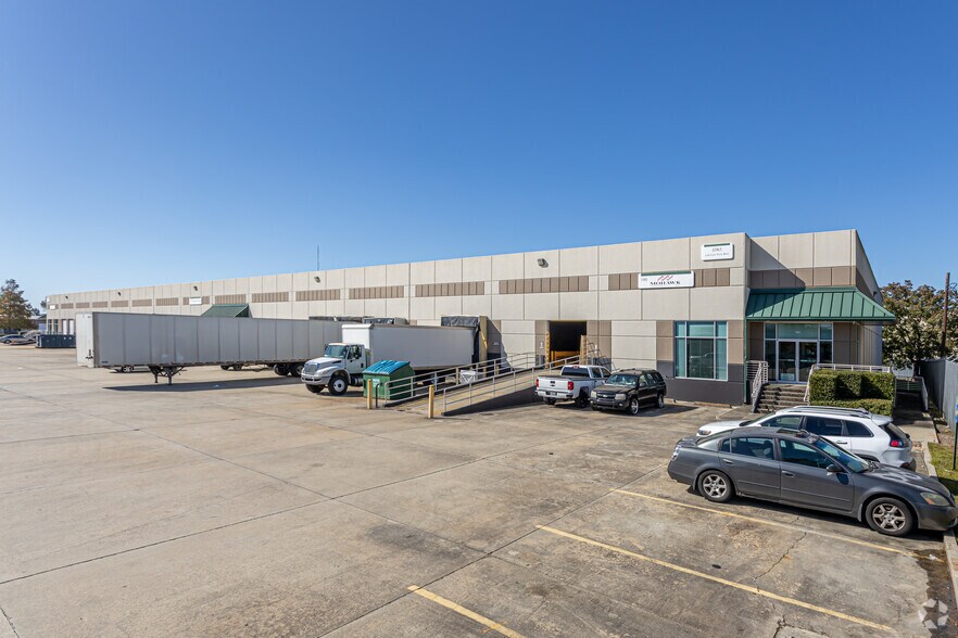 More Photos Of 11965 Lakeland Park Blvd, Baton Rouge Warehouse For Lease