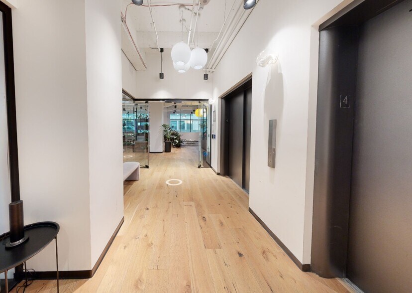 Primary Photo Of 325 Hudson St, New York Coworking Space