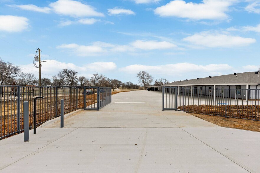 More Photos Of 8092 County Road 604, Alvarado Apartments For Sale