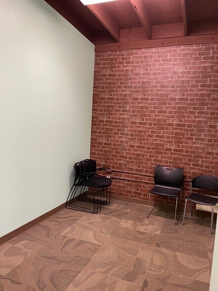 More Photos Of 10525 116 St NW, Edmonton Medical For Lease