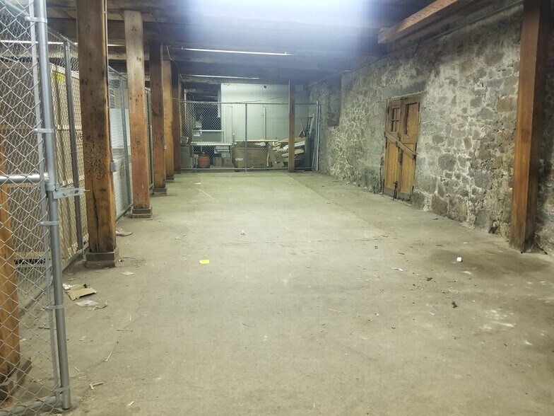 More Photos Of 119 R Foster St, Peabody Warehouse For Lease