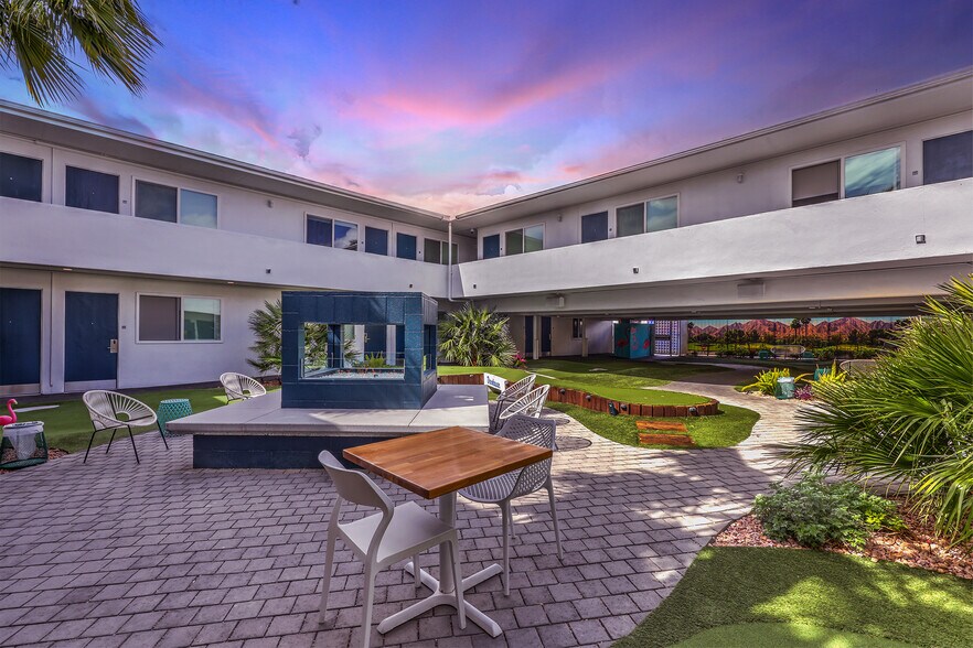 More Photos Of 129 N 8th St, Las Vegas Hotel For Sale