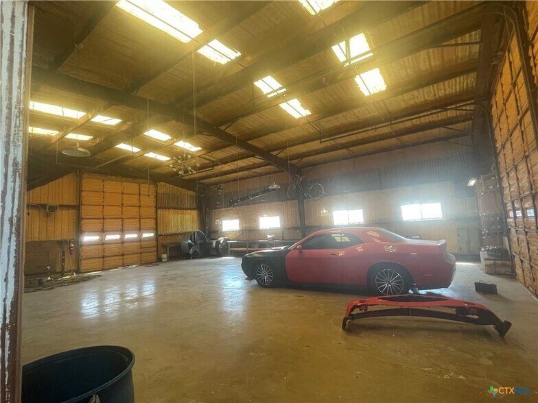 More Photos Of 107 10th St, Lampasas General Retail For Sale