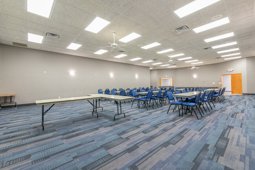 More Photos Of 210 W Spring St, Freeport Office For Sale