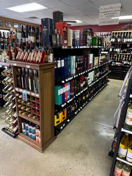 More Photos Of 200 E 6th St, Rolla General Retail For Sale