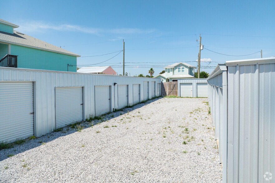 More Photos Of 6126 Thomas Dr, Panama City Self Storage For Sale